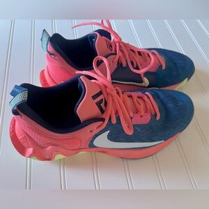 Nike Men’s Giannis Immortality 2 Basketball Shoes Size 8.5